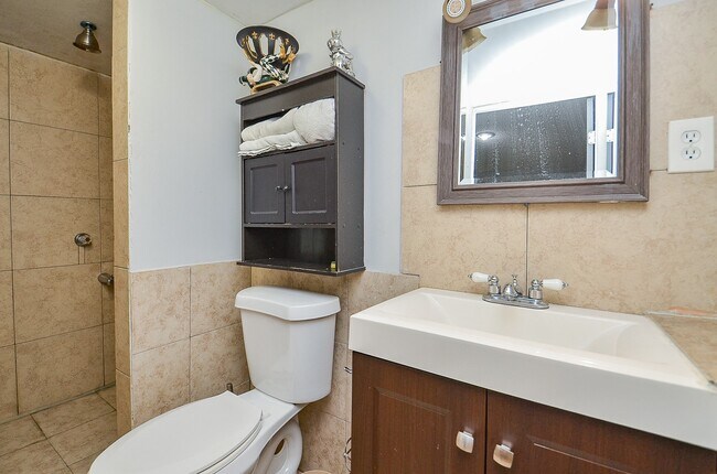 Building Photo - 13102 Richmond Ave.