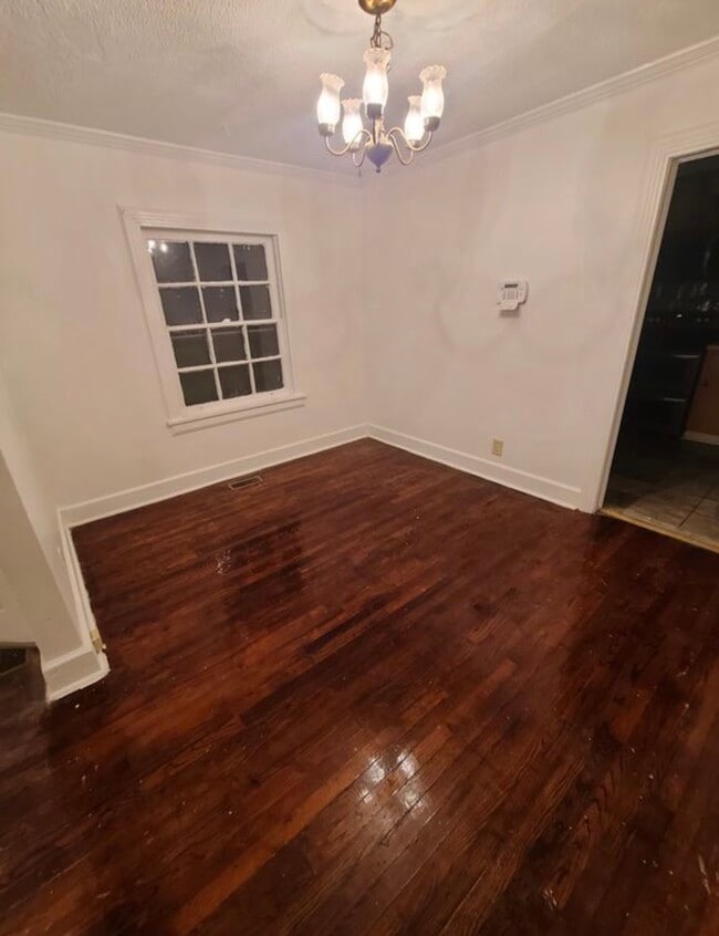 Building Photo - 913 Brookside Dr