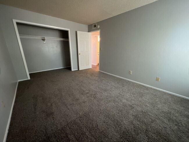 Building Photo - 2 Bedroom 1 Bathroom Apartment in Aurora