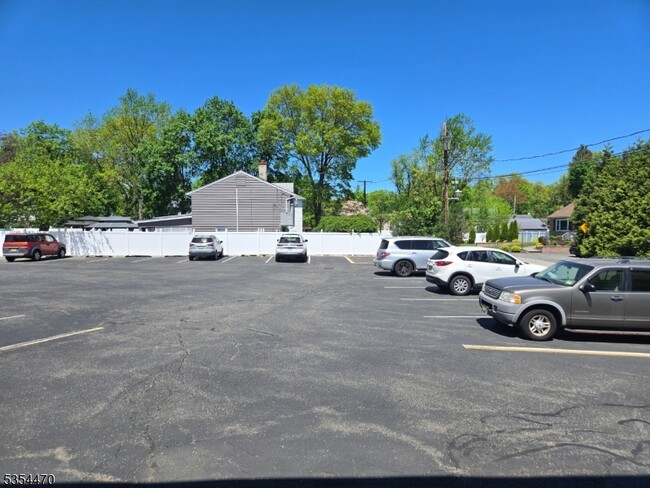 Building Photo - 198 Newark Pompton Turnpike