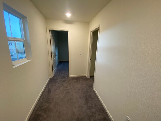 Building Photo - 8956 Elk Ravine Dr