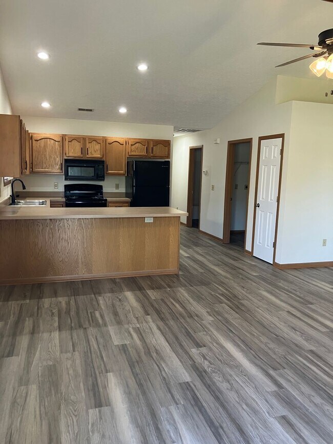 Building Photo - Modern & Spacious 2-Bedroom Ranch Condo – ...