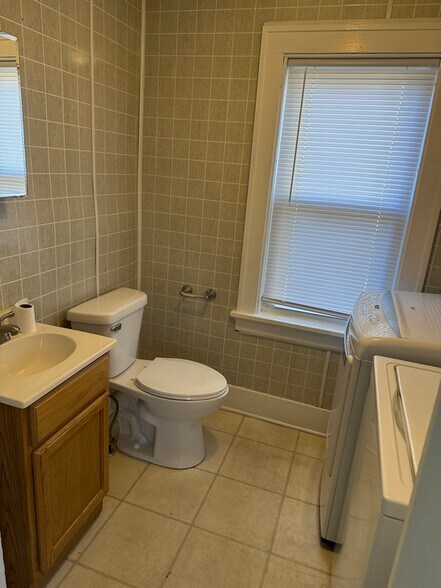 Building Photo - 906 Prospect Ave