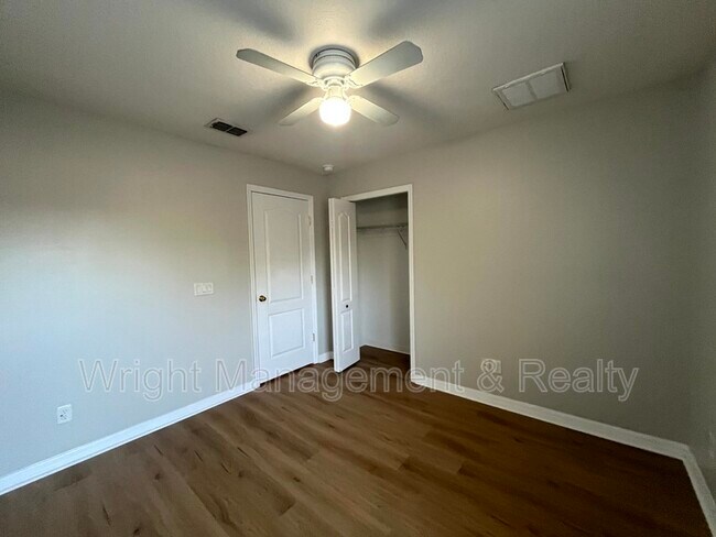 Building Photo - 7843 Foxgrove Dr