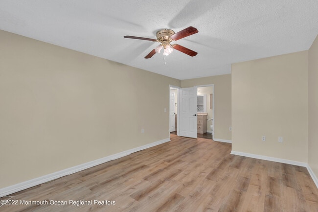 Building Photo - 134 Whispering Oaks Way