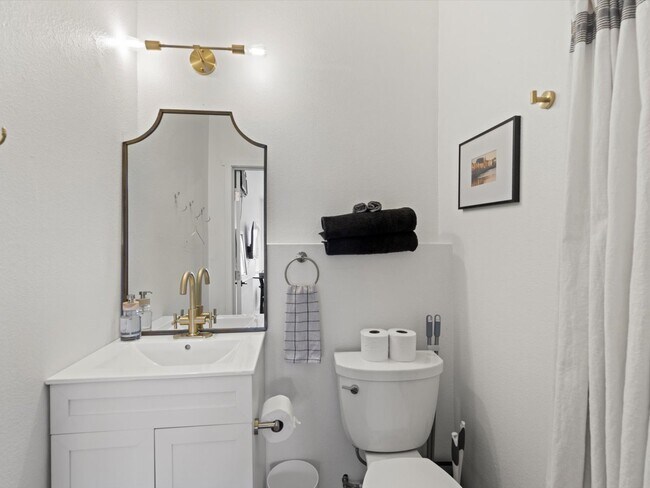 Building Photo - 4899 Sonata Dr