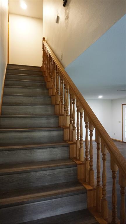 Building Photo - 107 N Elm Springs Rd