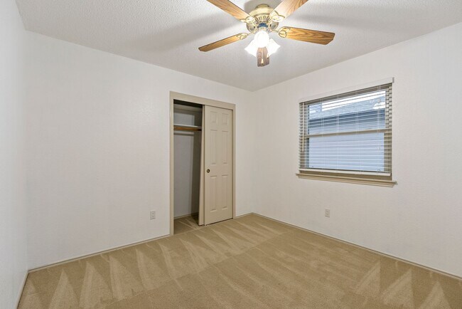 Building Photo - Beautiful North Austin Home