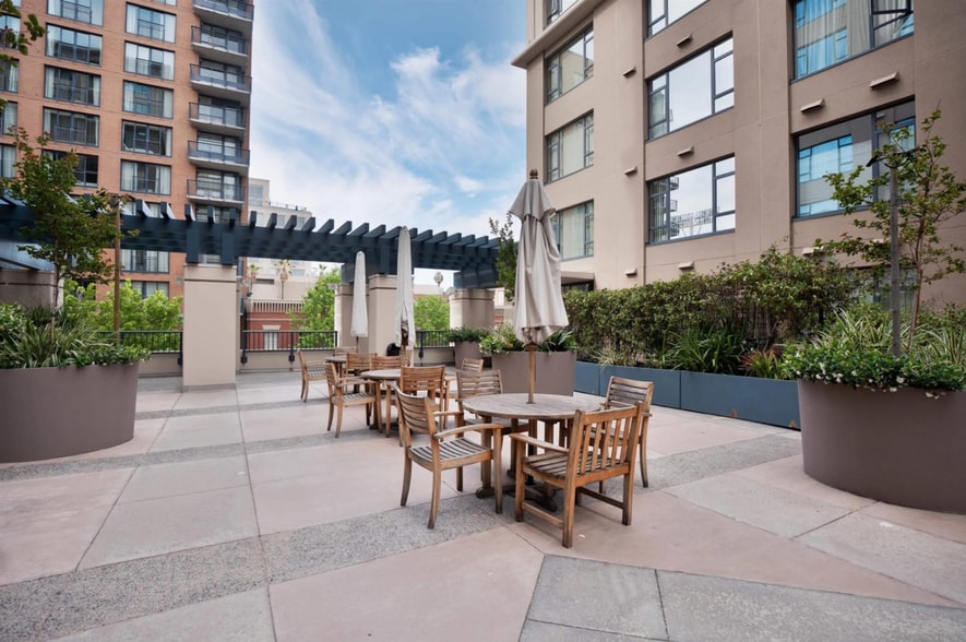 Building Photo - 530 K St