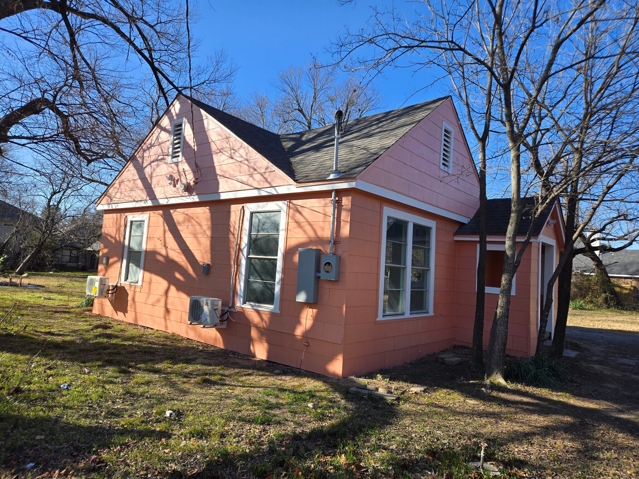 Building Photo - 906 King Ave