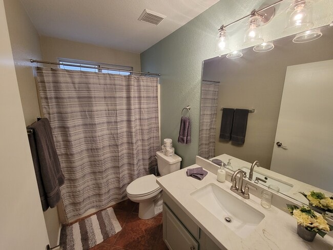 Building Photo - 1502 E Maldonado Dr