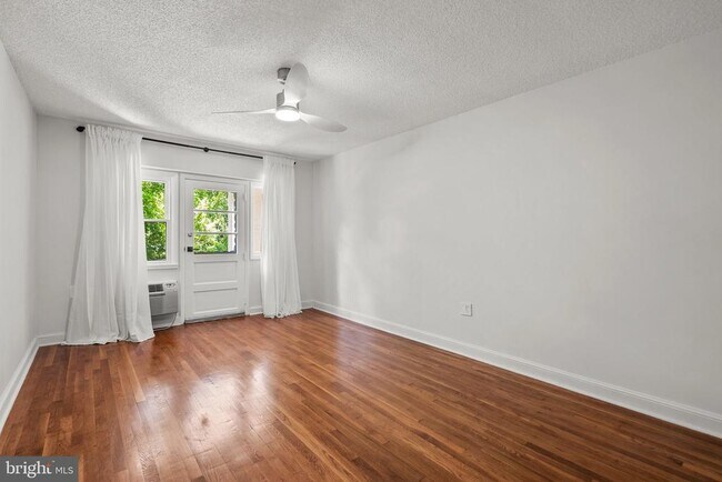 Building Photo - 7630 Tomlinson Ave