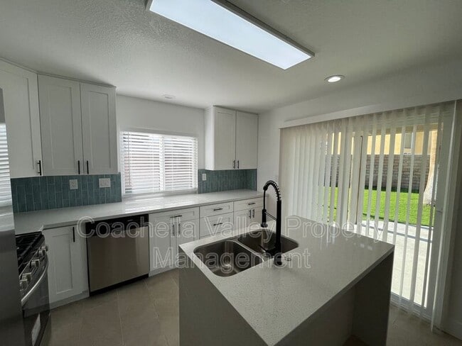 Building Photo - 47675 Azalea St