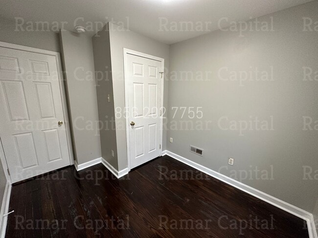 Building Photo - Spacious 3BR Row House with 1.5 bathroom, ...