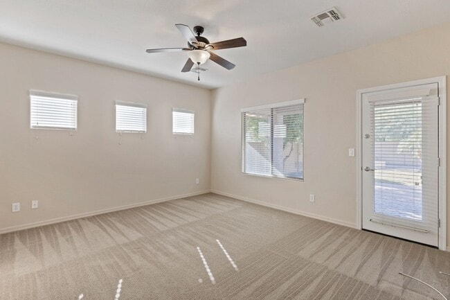 Building Photo - Gorgeous 4 Bedroom Home in Phoenix!