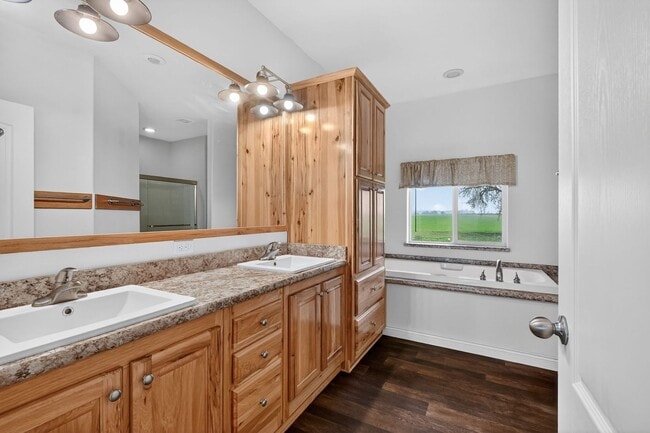 Building Photo - 6720 SW Minter Bridge Rd