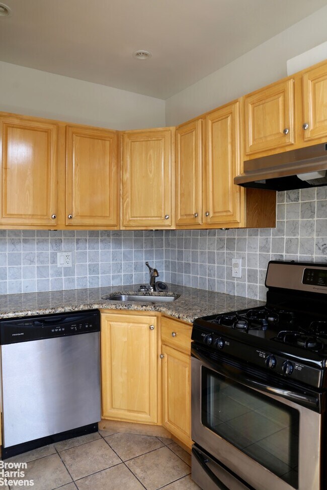 Building Photo - Cobble Hill Big Floor