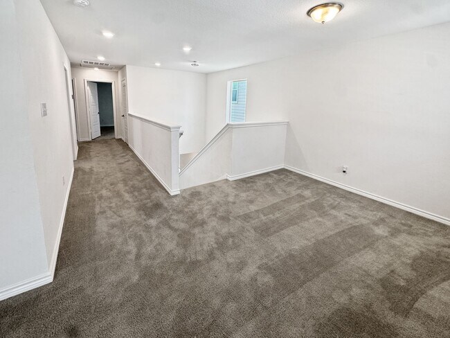 Building Photo - New Braunfels gem