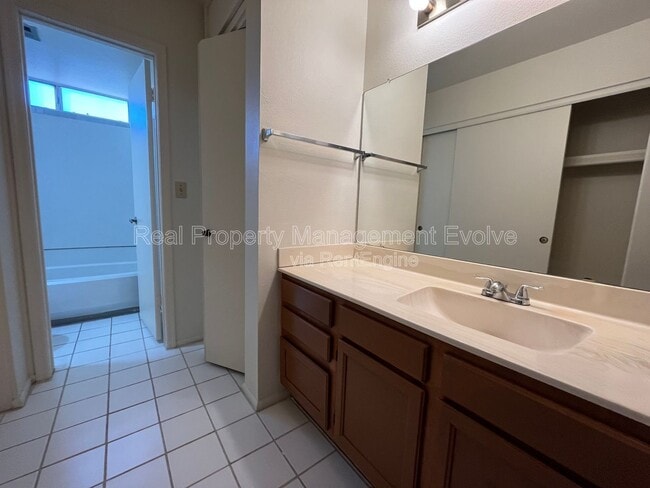 Building Photo - 10610 S 48th St