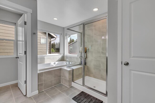 Building Photo - 4370 Novak Dr SW