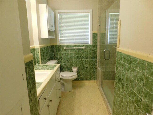 Building Photo - 9710 Pine Lake Dr