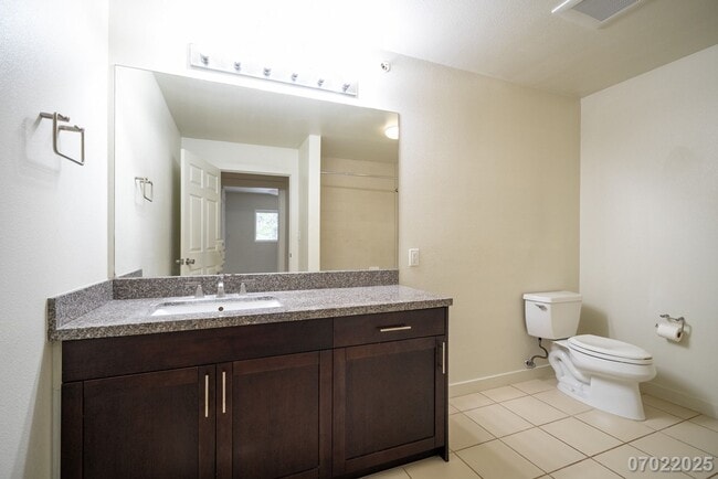 Building Photo - $3,200 | 3br/2ba Condominium in Sixty Parkside