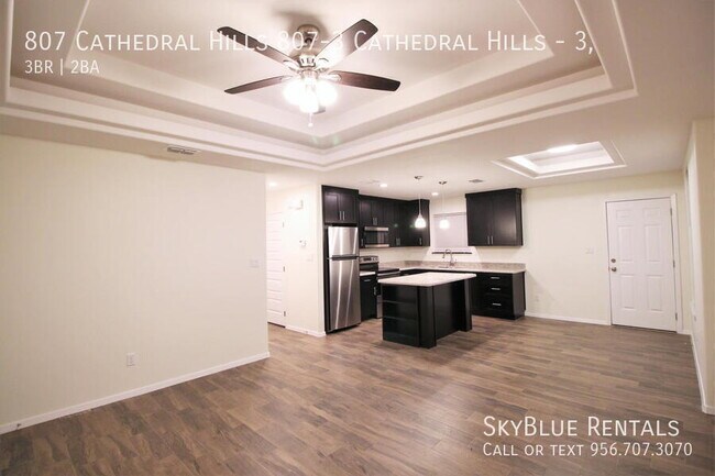 Building Photo - 807 Cathedral Hl