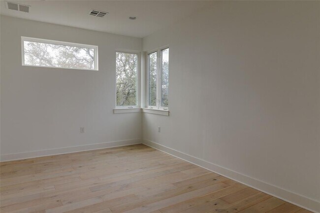 Building Photo - 3807 E 51st St