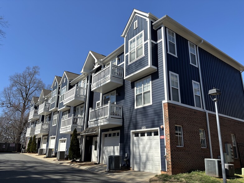 Primary Photo - 1634 Walnut View Dr