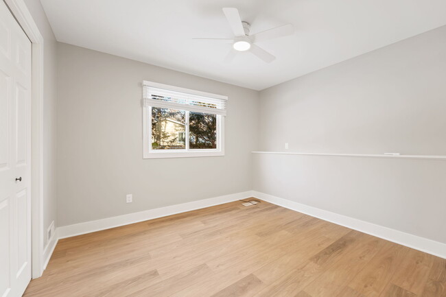 Lower level bedroom - 17800 Frommes Cir