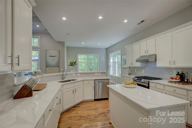 Building Photo - 9810 Daufuskie Dr