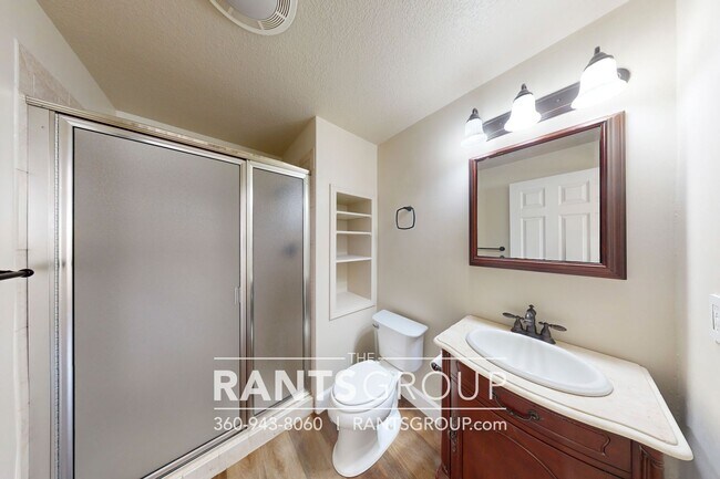 Building Photo - Recently updated home in Beachcrest's quie...