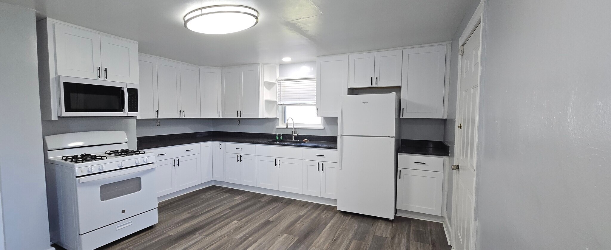 New upgraded kitchen & lighting - 818 Coolidge St