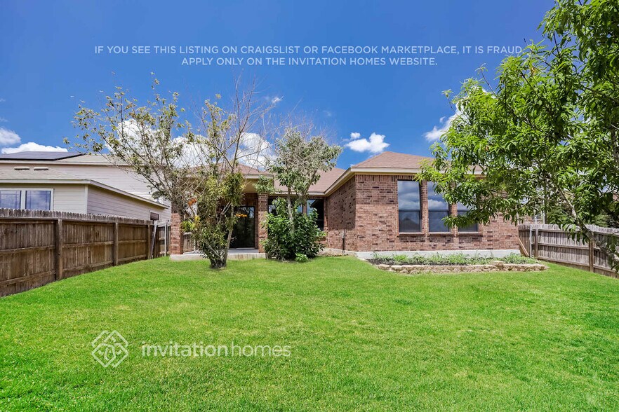 Building Photo - 1210 Sunset Farm