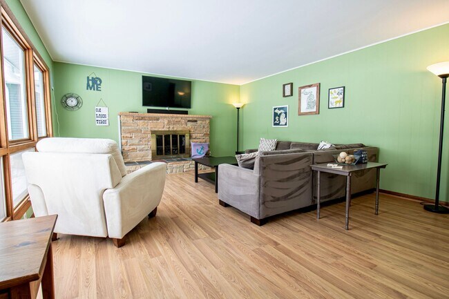 Building Photo - Charming Lakefront Home on Lake Skegemog – Off-Season Rental