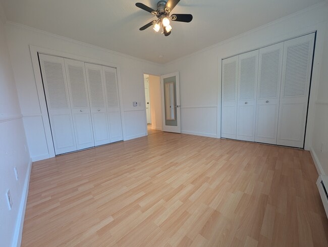 Building Photo - 2550 Thorndyke Ave W