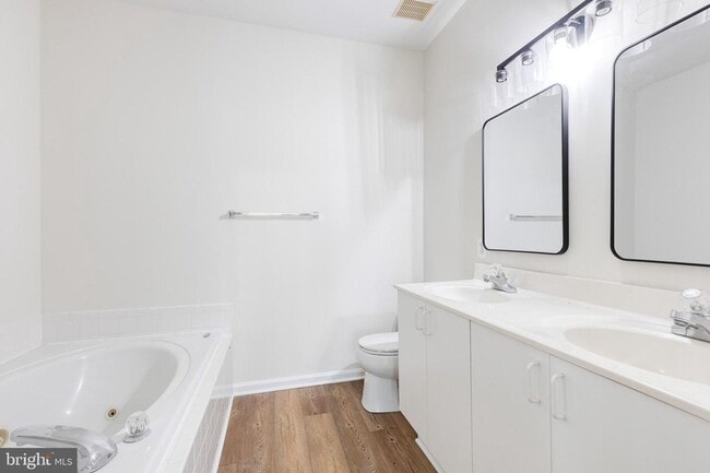 Building Photo - Spacious 2-bedroom 2 Bath condo in New Town