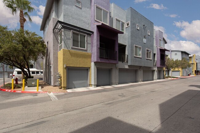 Building Photo - 9050 W Tropicana Ave