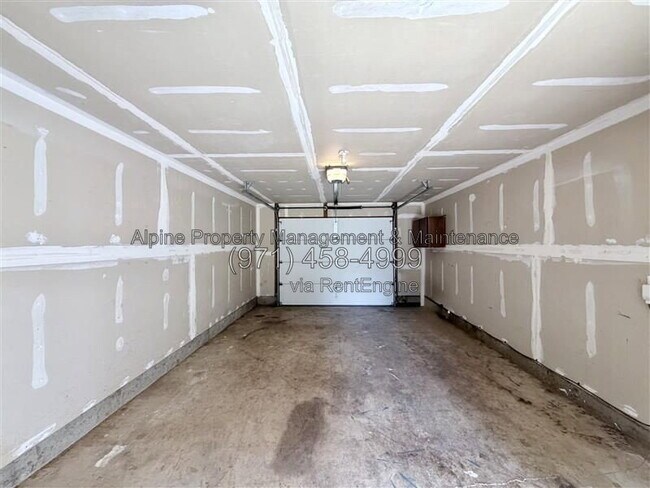 Building Photo - 5238 NE 14th Pl