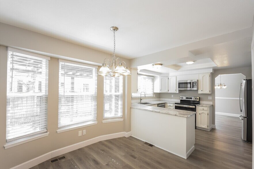 Building Photo - 15092 E Chenango Ave