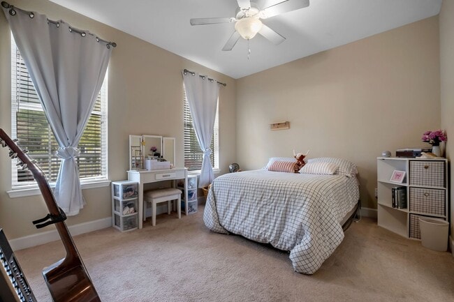 Building Photo - Southwood Home With Large Yard