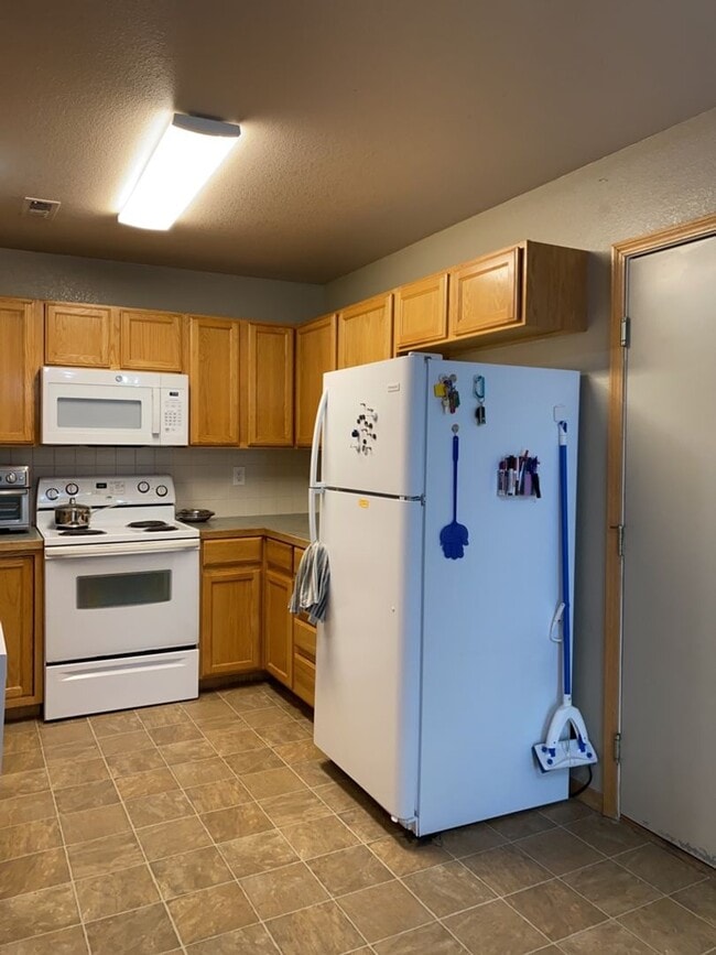 Building Photo - 3 Bed, 2 Bath Duplex in West Fort Collins close to Foothills