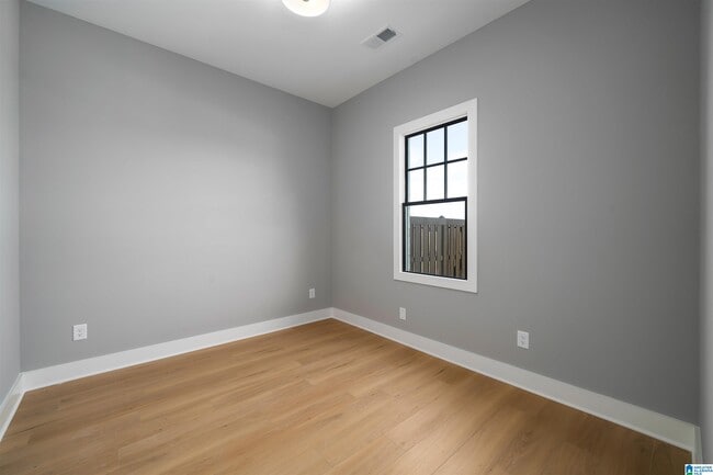 Building Photo - 1038 Windsor Dr