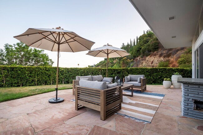 front yard - 8811 Rising Glen Pl