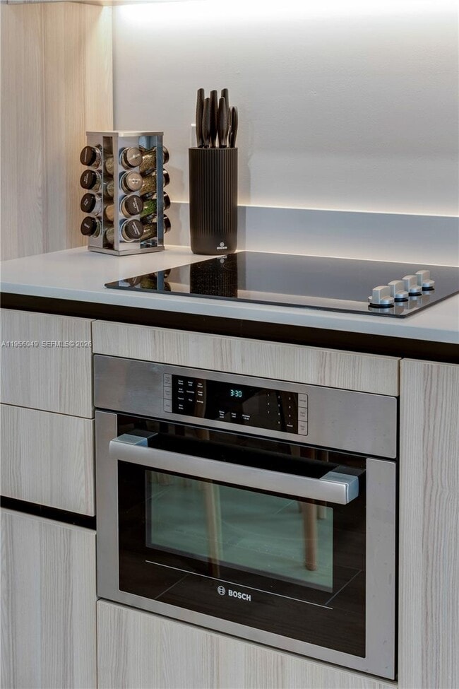 Building Photo - 225 N Miami Ave