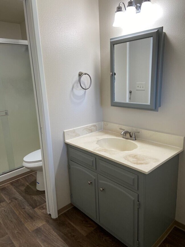 Building Photo - Discover your new home in North Medford!