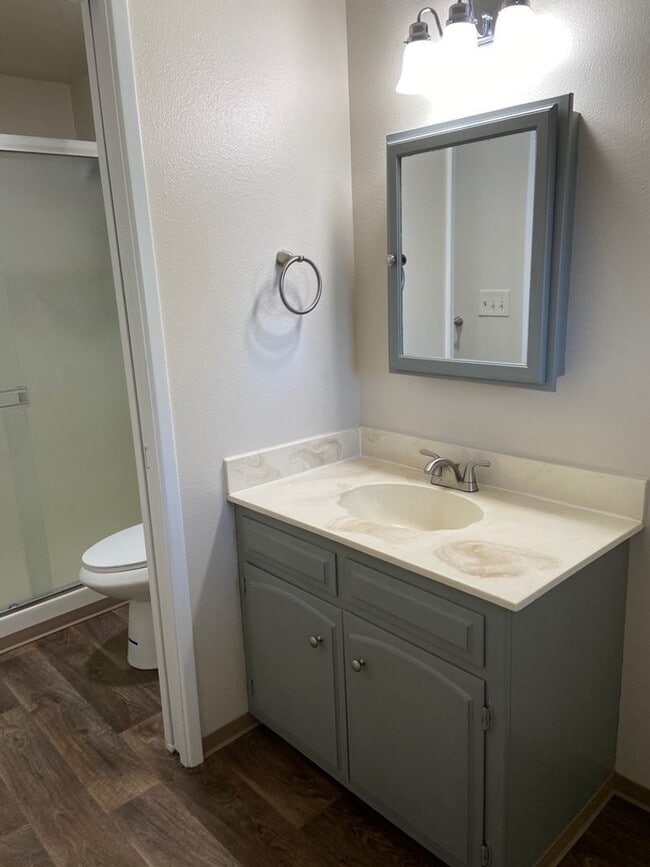 Building Photo - Move in Special! HALF OFF FIRST MONTHS RENT!