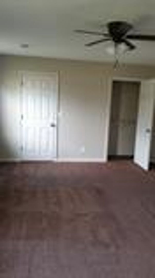 Building Photo - Cozy & Spacious 3 Bedroom Home with Garage and Private Backyard