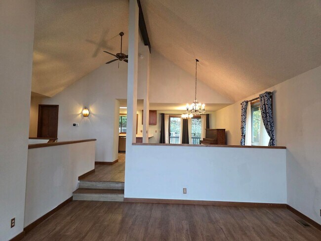 Building Photo - 4 Bedroom Poulsbo Home