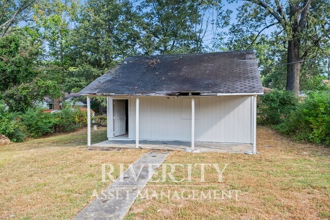Building Photo - Renovated Gem! This 4-bed, 1.5-bath home!!!!! Section 8 Welcomed!!!!
